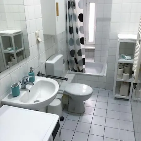 Апартаменты 750 Sft Lovely In Mitte